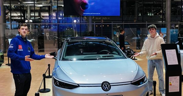 Exkurze do továrny na výrobu elektromobilů