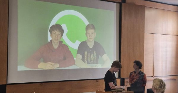 Moudrá síť: Studenti pomáhali seniorům ovládnout moderní technologie