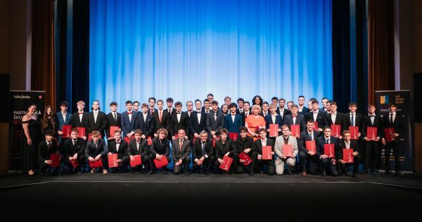 Slavnostní předávání maturitních vysvědčení v Tylově divadle
